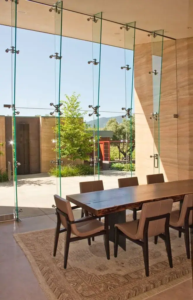 Spider-fitting glass wall on a commercial building